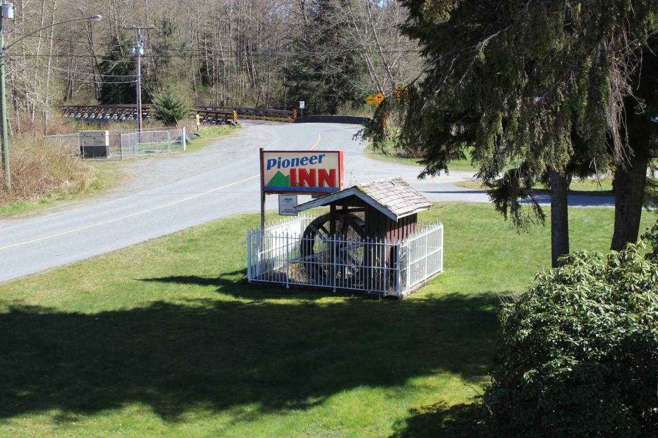Pioneer Inn By The River Port Hardy Esterno foto