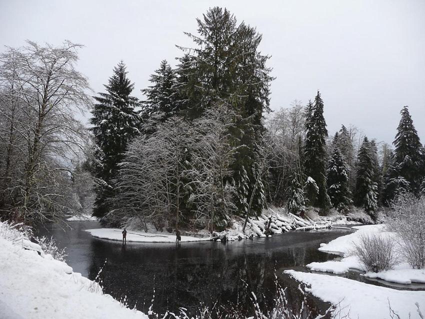 Pioneer Inn By The River Port Hardy Esterno foto